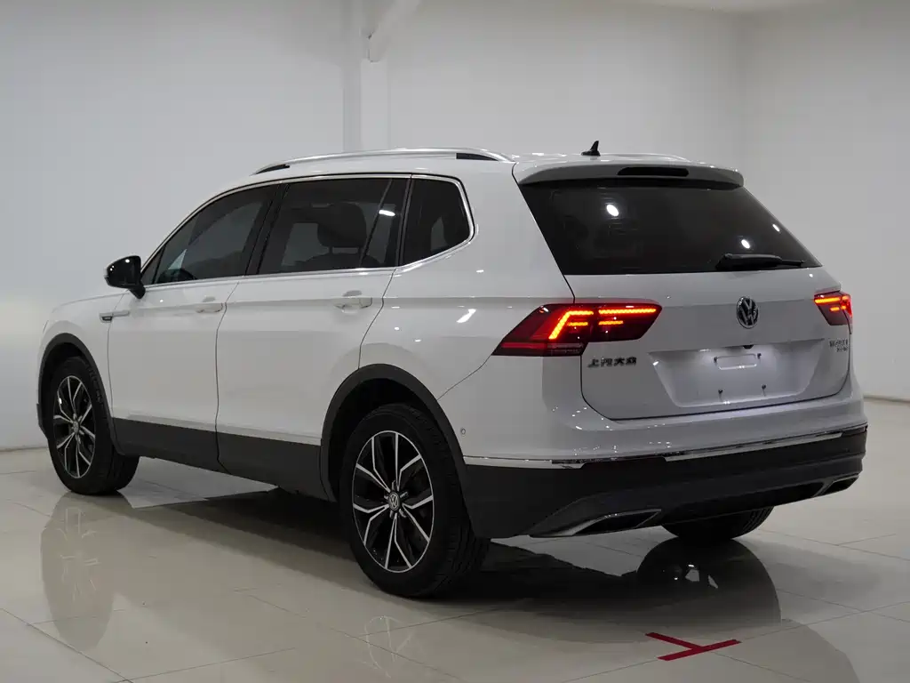 Volkswagen Tiguan L — фото 6