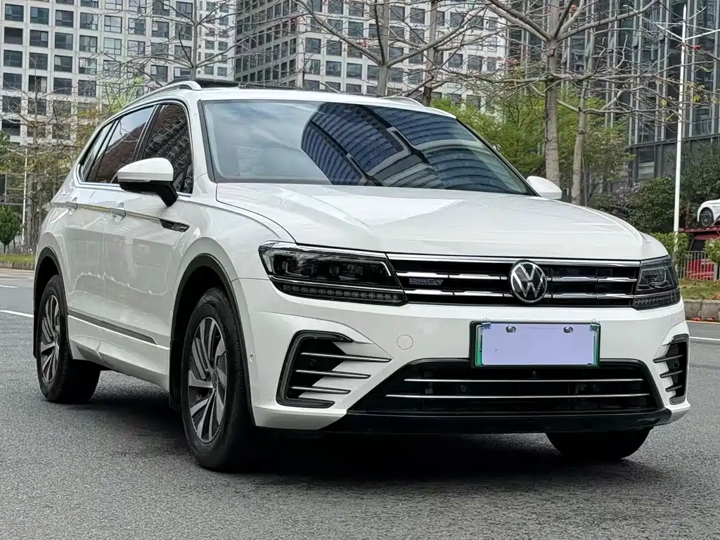 Volkswagen Tiguan L PHEV — фото 3
