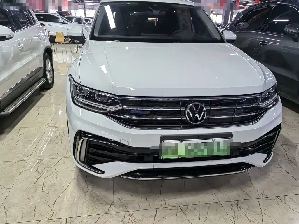 Volkswagen Tiguan L PHEV — фото 2