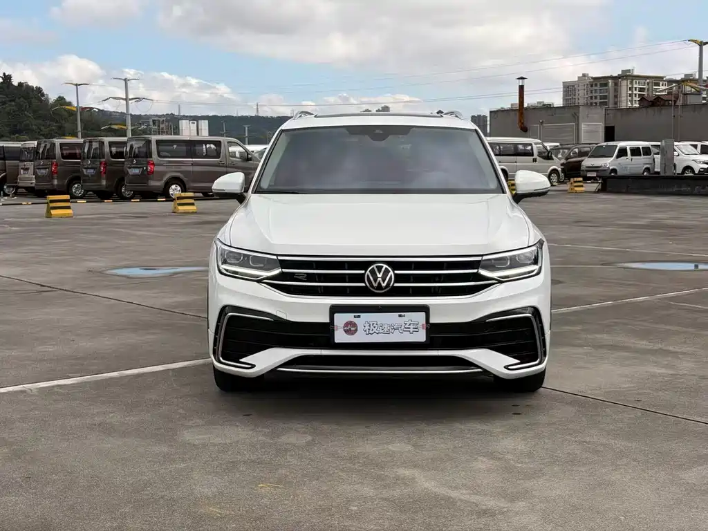 Volkswagen Tiguan L — фото 2