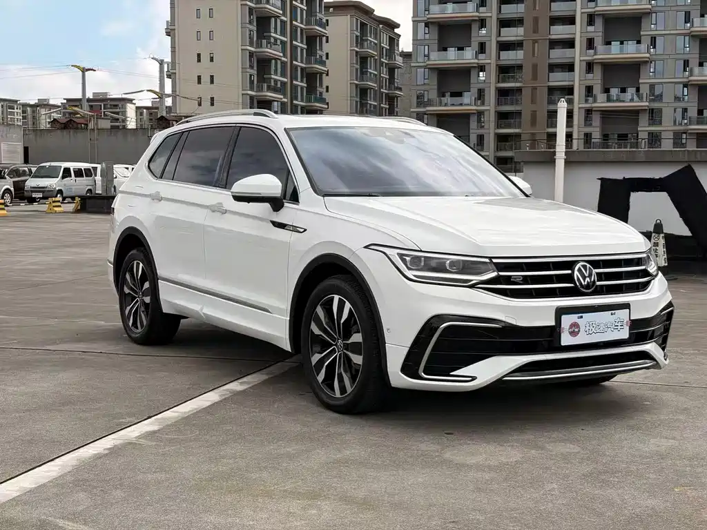 Volkswagen Tiguan L — фото 3