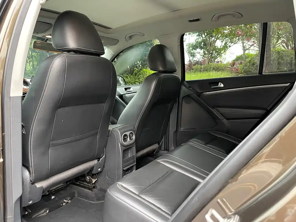 Volkswagen Tiguan — фото 6