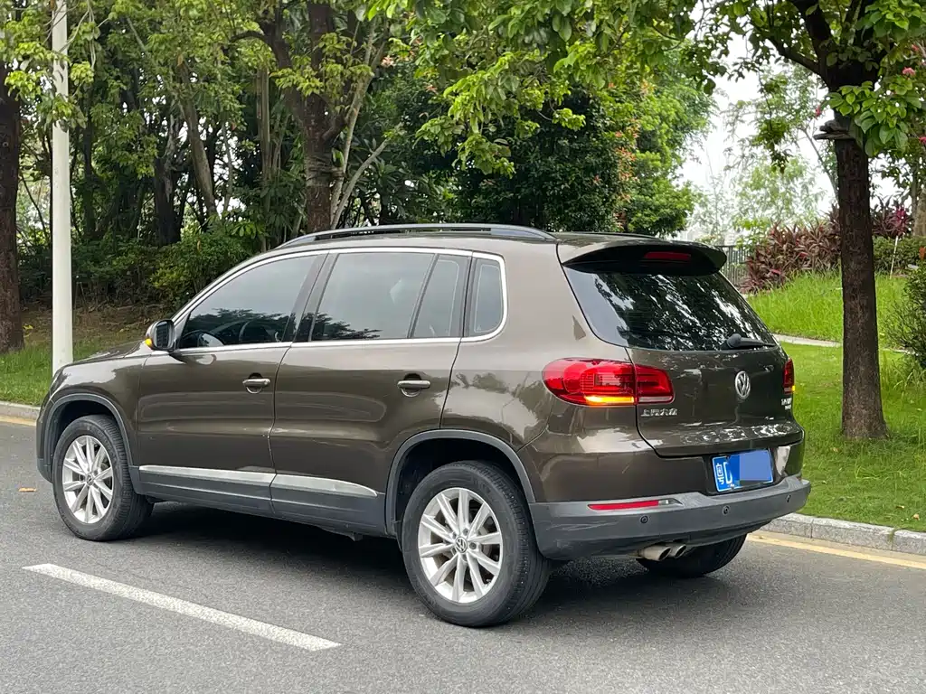 Volkswagen Tiguan — фото 9