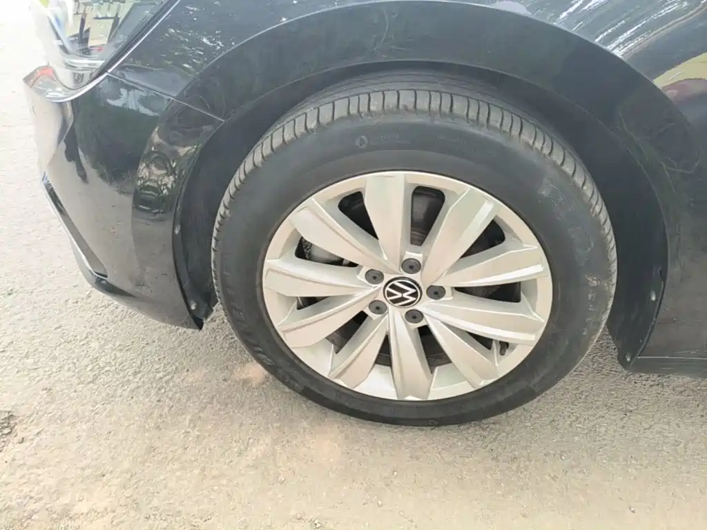 Volkswagen Passat — фото 23