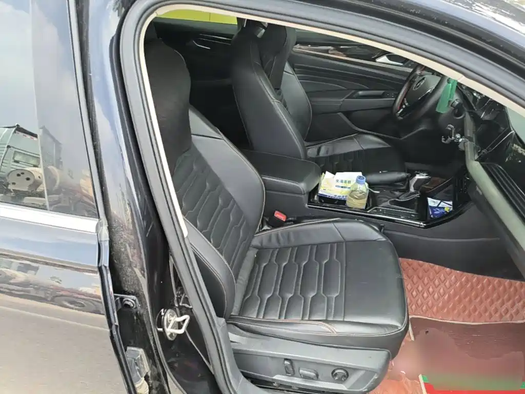 Volkswagen Passat — фото 25