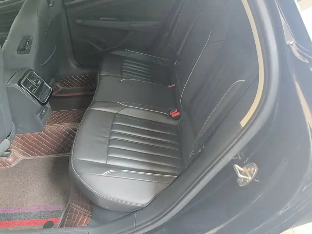 Volkswagen Passat — фото 17