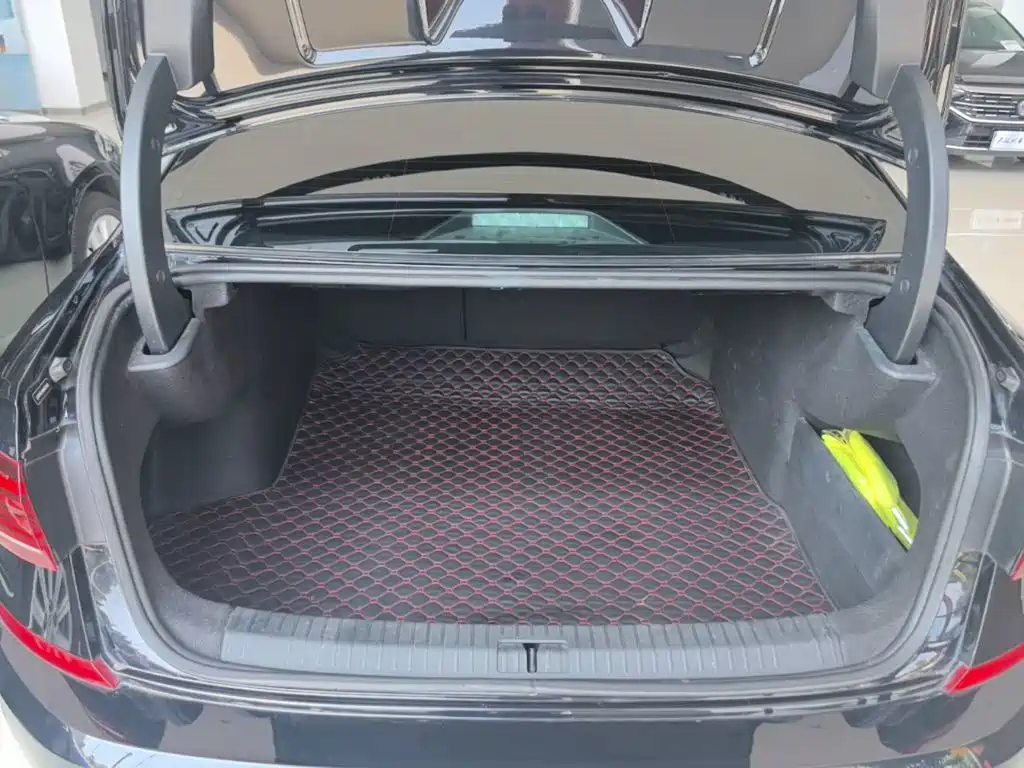 Volkswagen Passat — фото 19