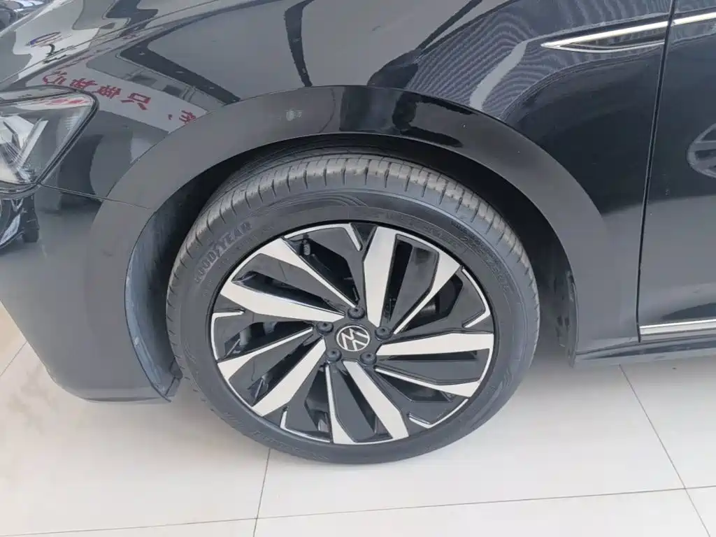 Volkswagen Passat — фото 23