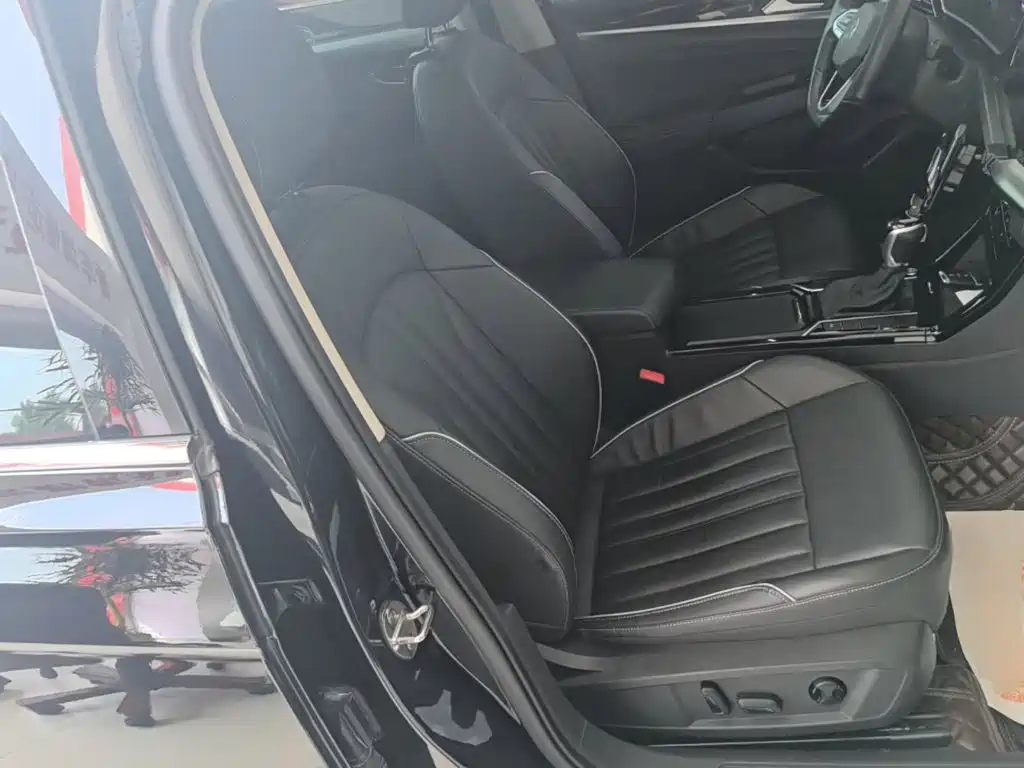 Volkswagen Passat — фото 25