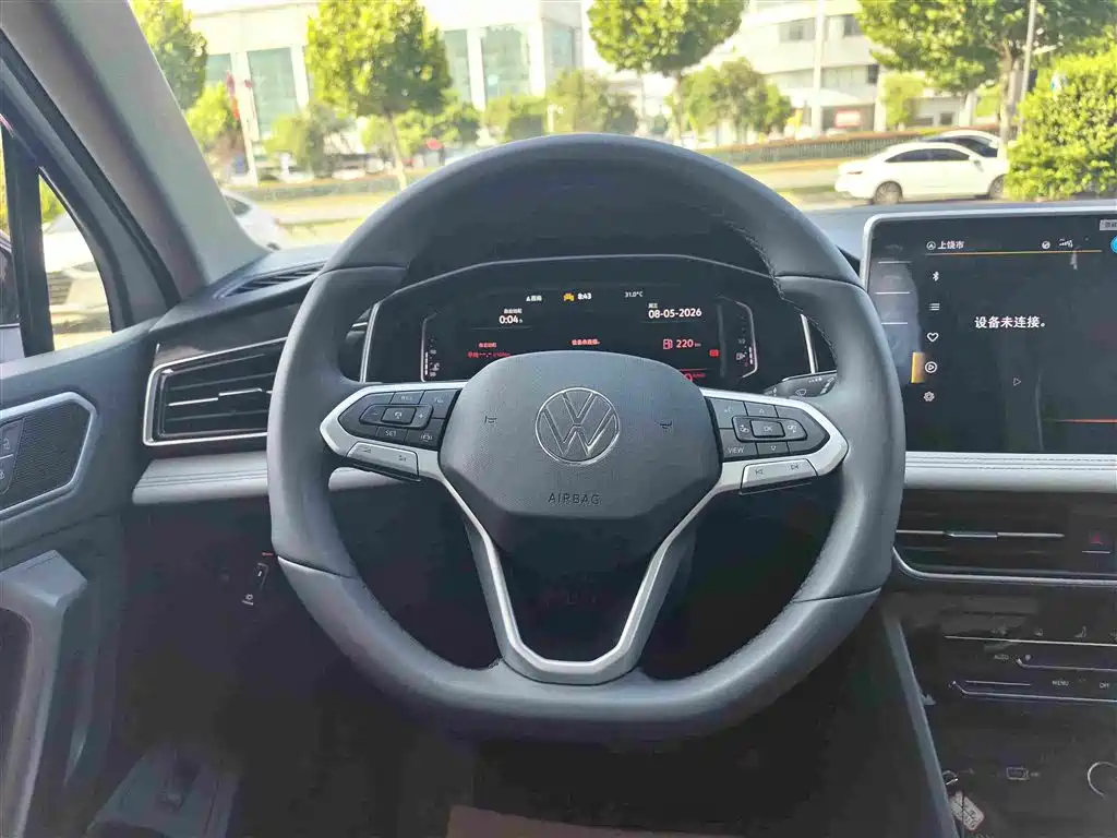 Volkswagen Tiguan L — фото 11