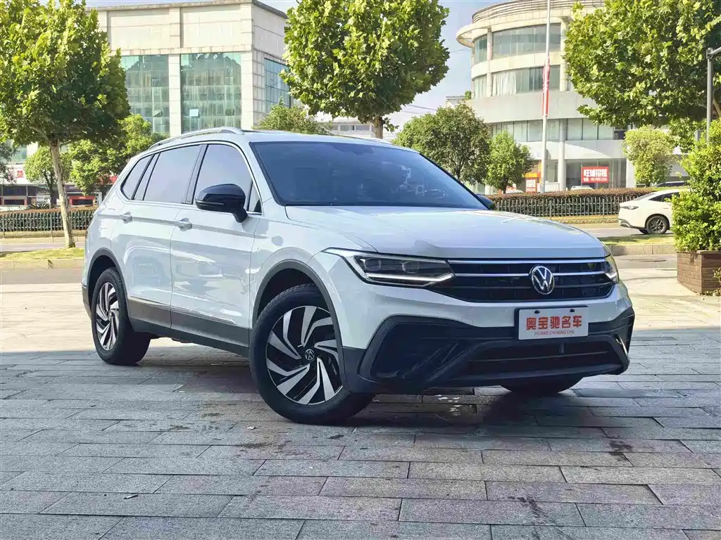 Volkswagen Tiguan L — фото 3