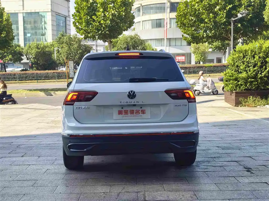 Volkswagen Tiguan L — фото 8
