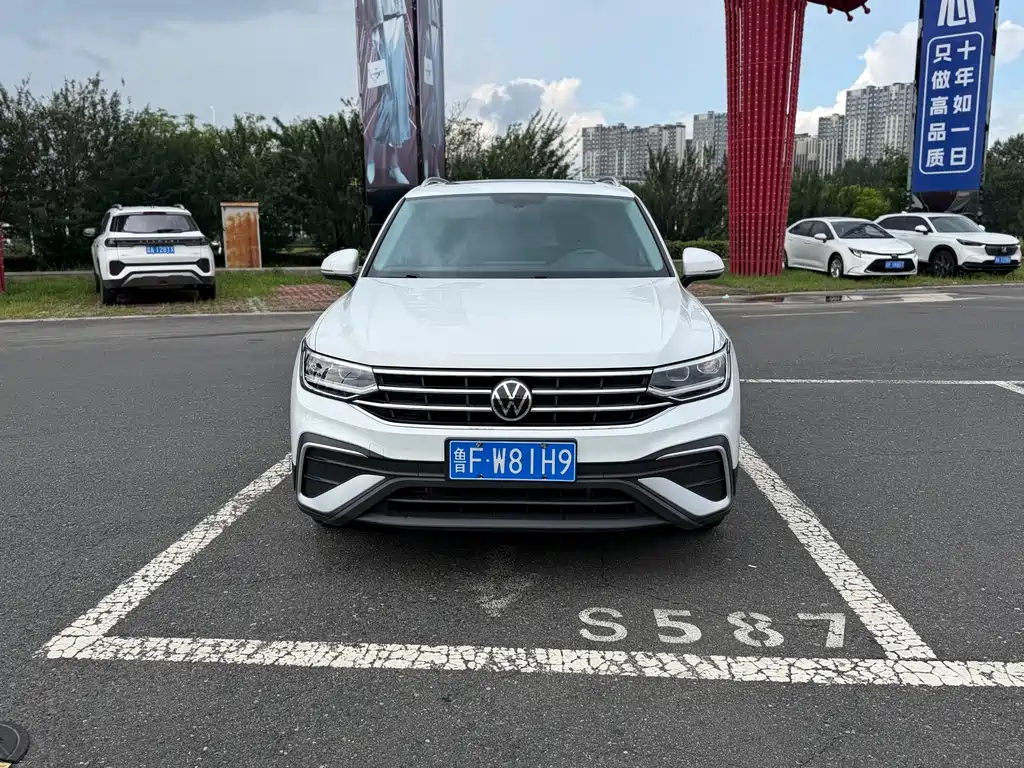 Volkswagen Tiguan L — фото 2