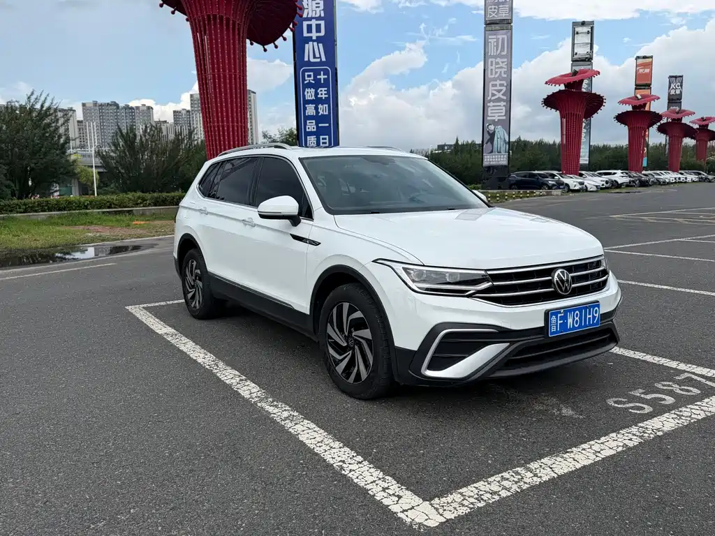 Volkswagen Tiguan L — фото 3