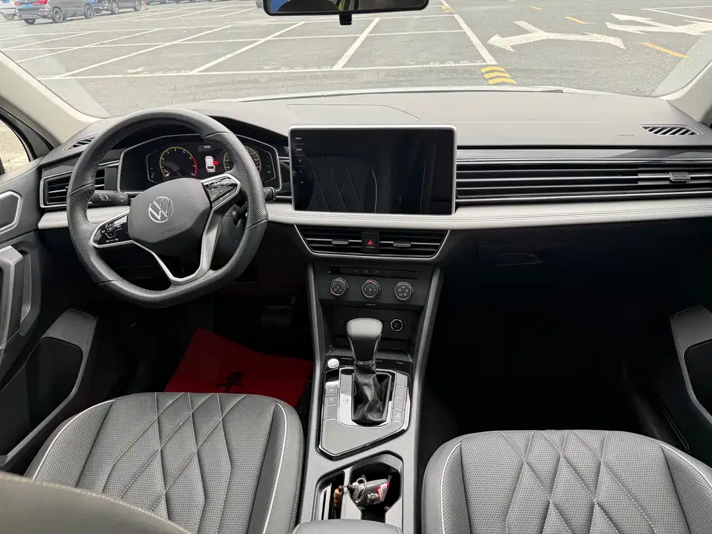 Volkswagen Tiguan L — фото 23