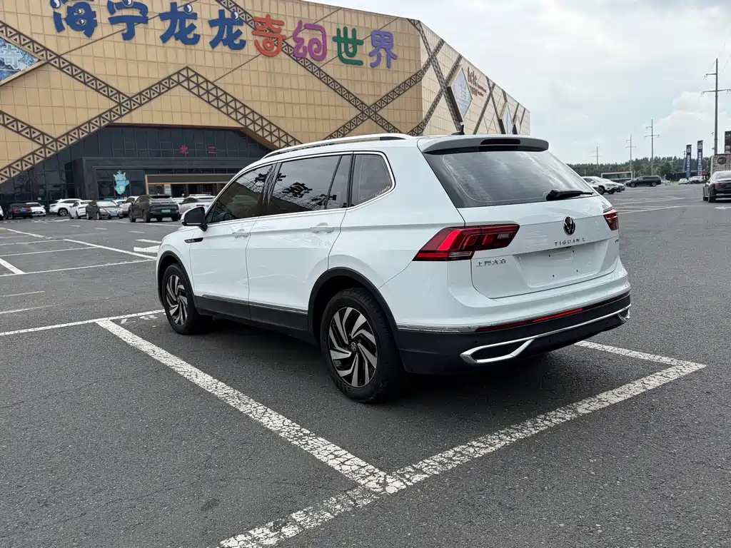 Volkswagen Tiguan L — фото 4