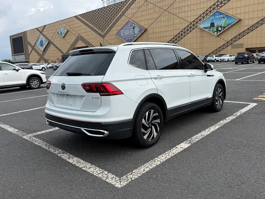 Volkswagen Tiguan L — фото 6