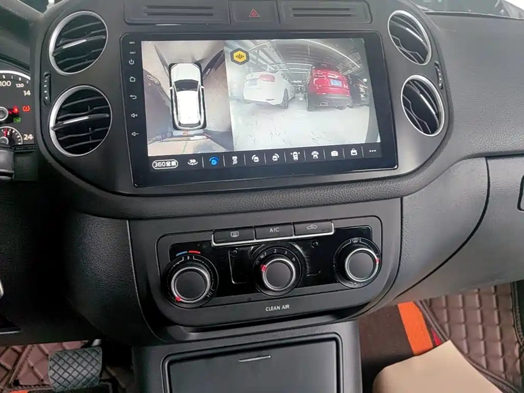 Volkswagen Tiguan — фото 13