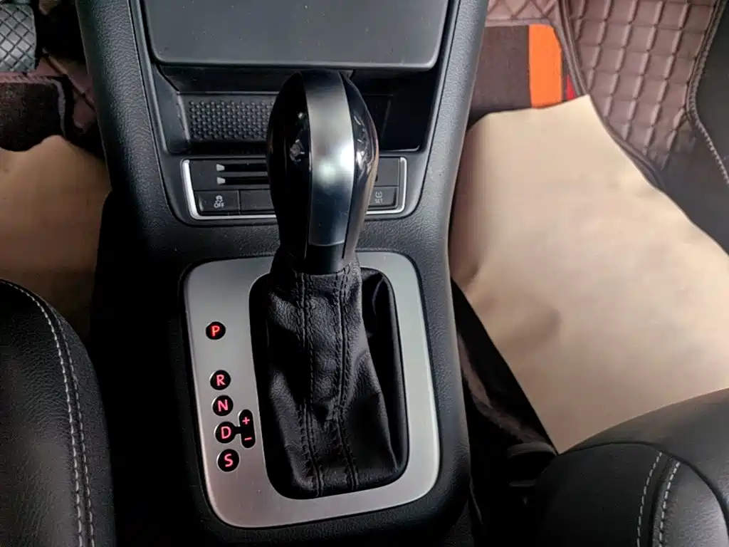 Volkswagen Tiguan — фото 14