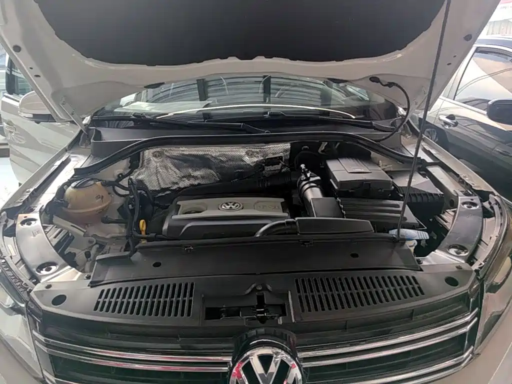 Volkswagen Tiguan — фото 20