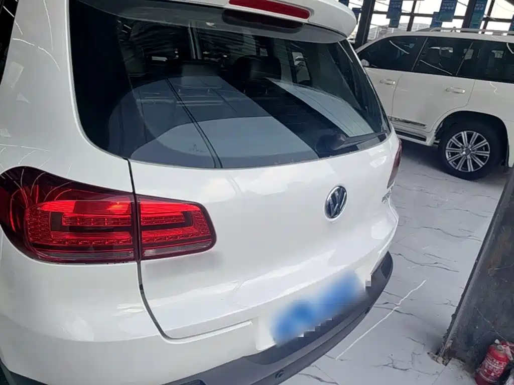 Volkswagen Tiguan — фото 6