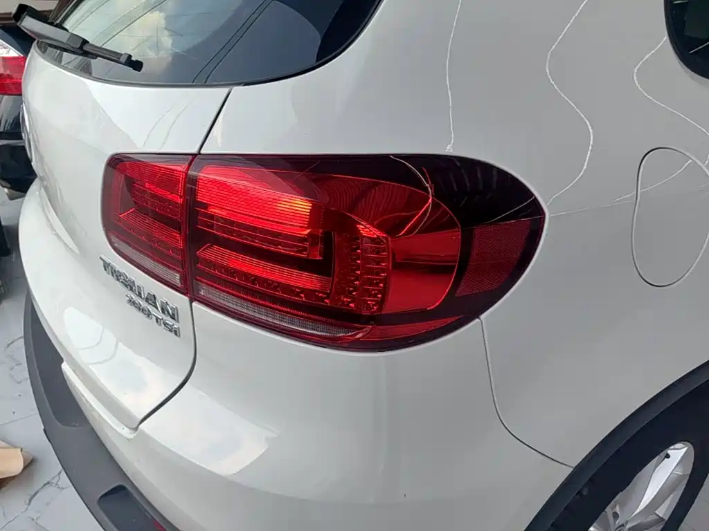 Volkswagen Tiguan — фото 8