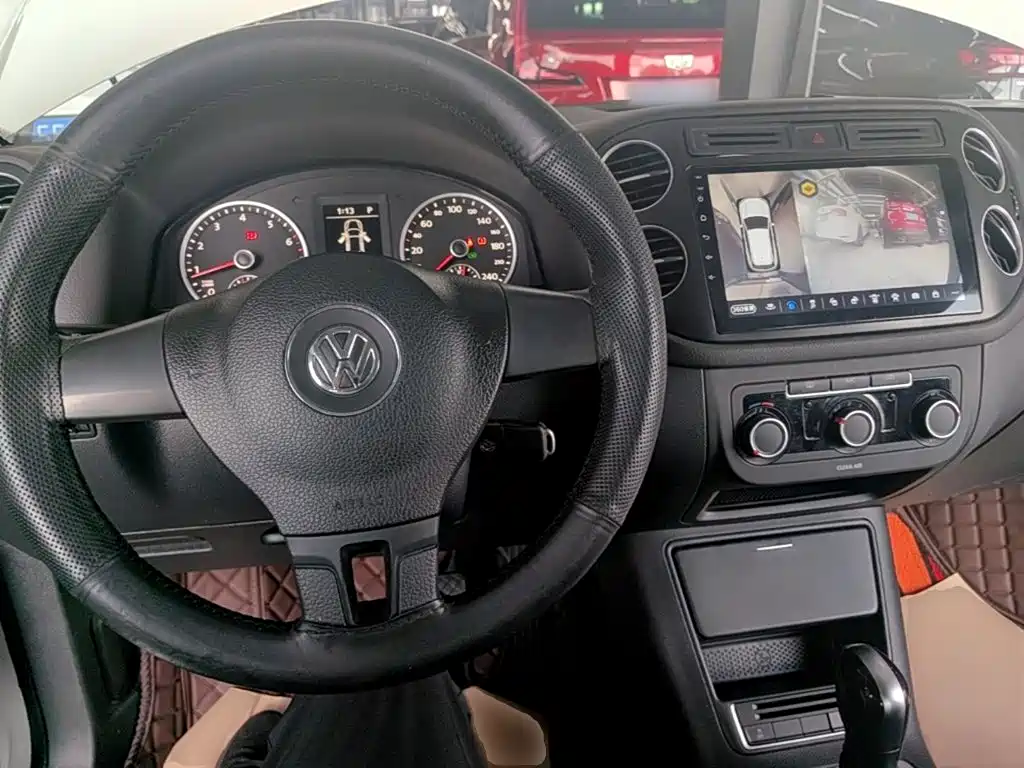 Volkswagen Tiguan — фото 10