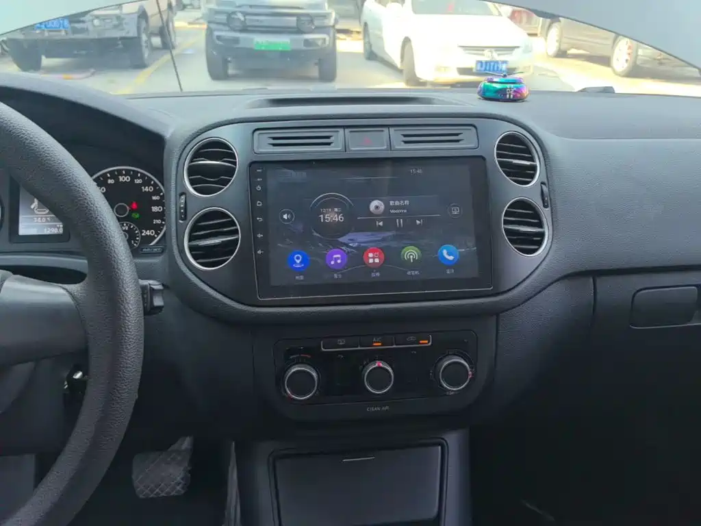 Volkswagen Tiguan — фото 13