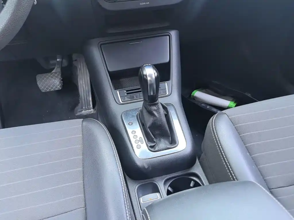 Volkswagen Tiguan — фото 14