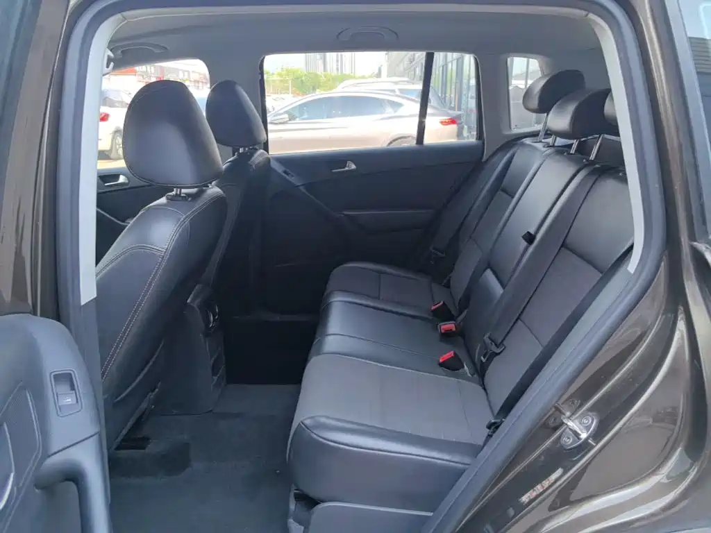 Volkswagen Tiguan — фото 17