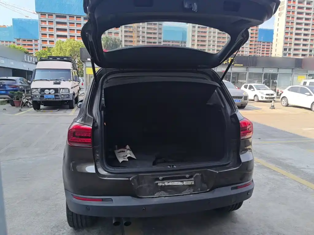 Volkswagen Tiguan — фото 19