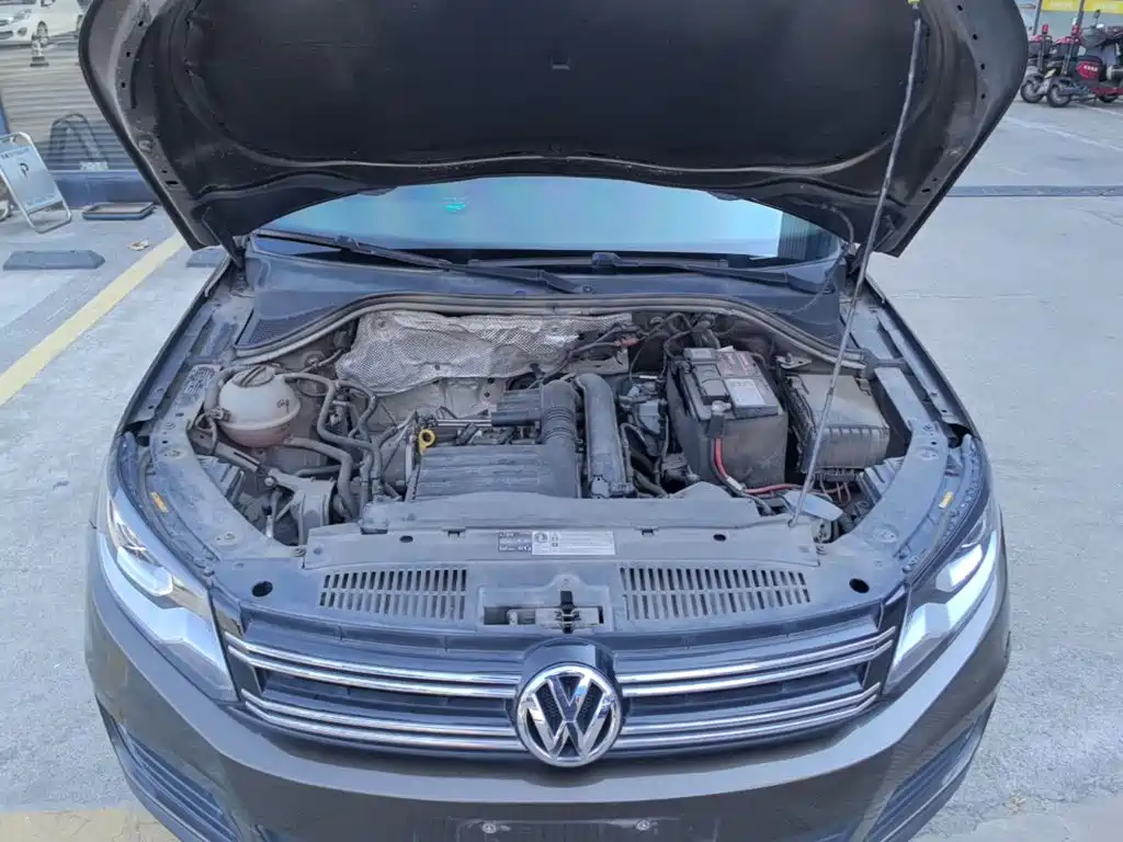 Volkswagen Tiguan — фото 20