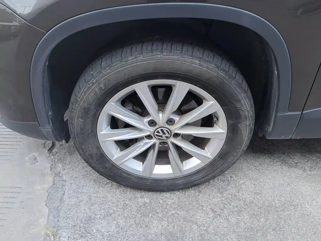 Volkswagen Tiguan — фото 23