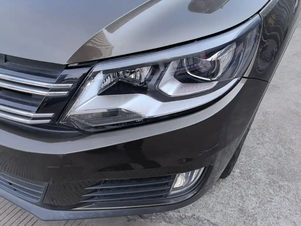 Volkswagen Tiguan — фото 24