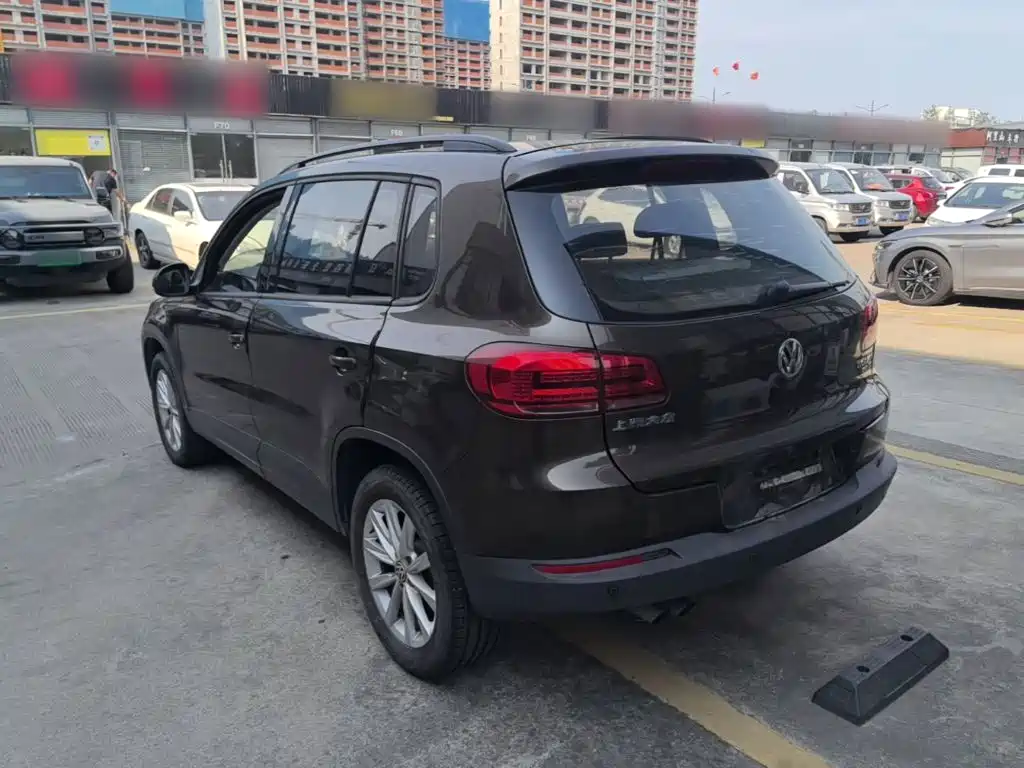 Volkswagen Tiguan — фото 5