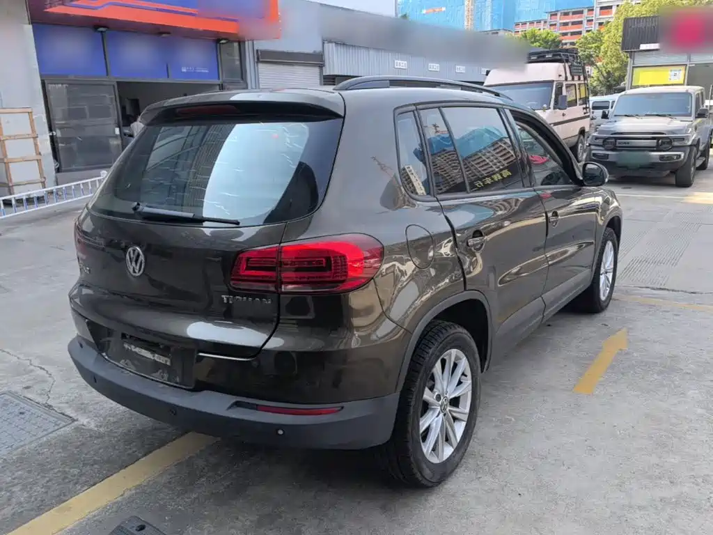 Volkswagen Tiguan — фото 7