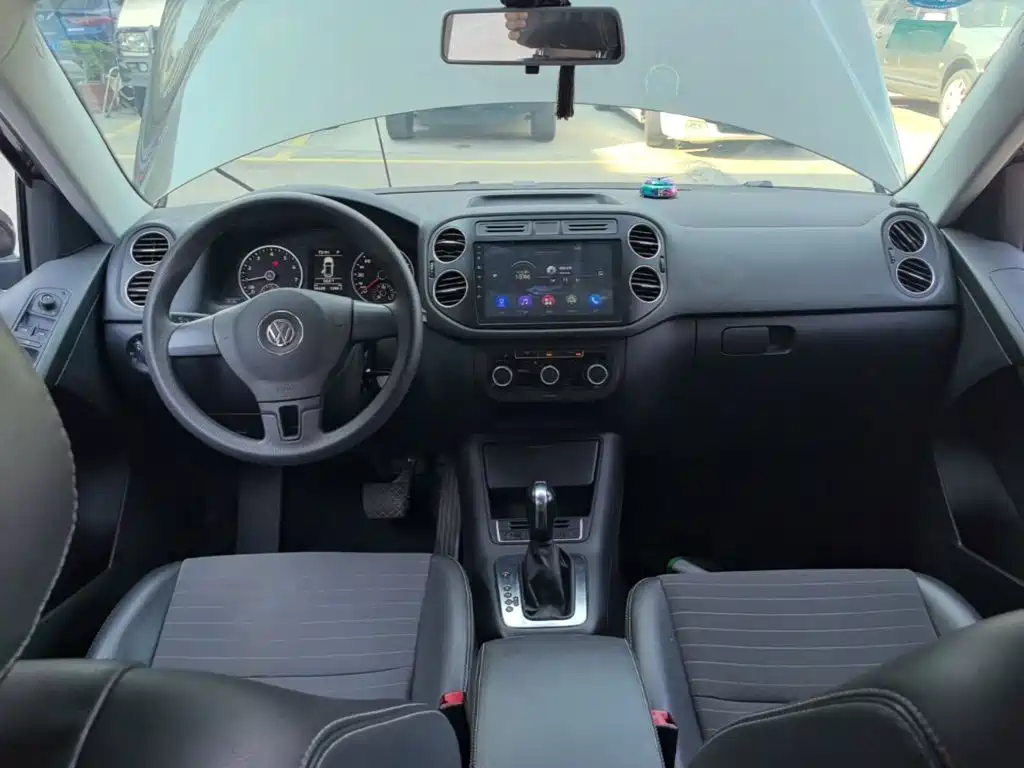 Volkswagen Tiguan — фото 10