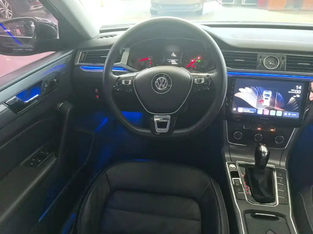 Volkswagen Passat — фото 11