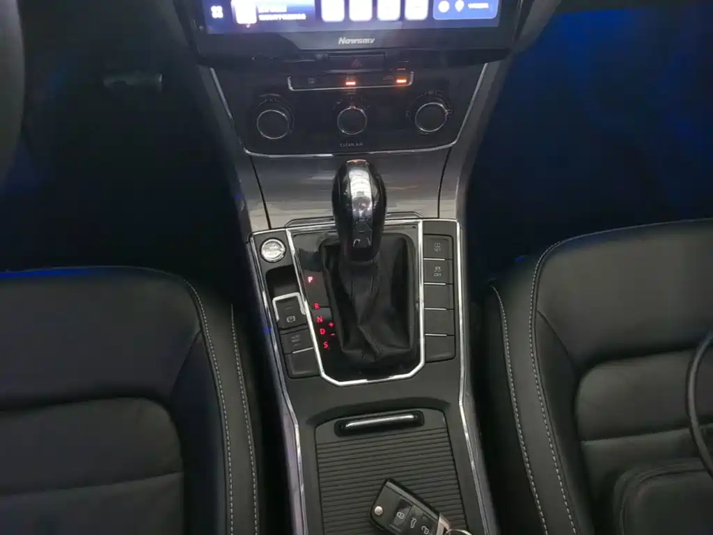 Volkswagen Passat — фото 14