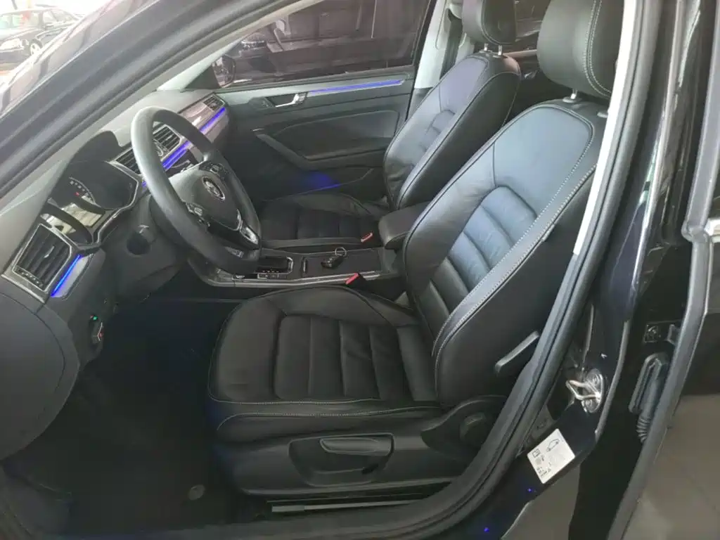 Volkswagen Passat — фото 15