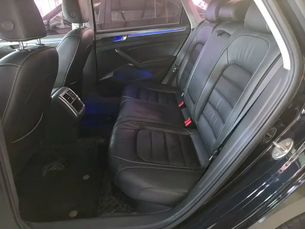 Volkswagen Passat — фото 17