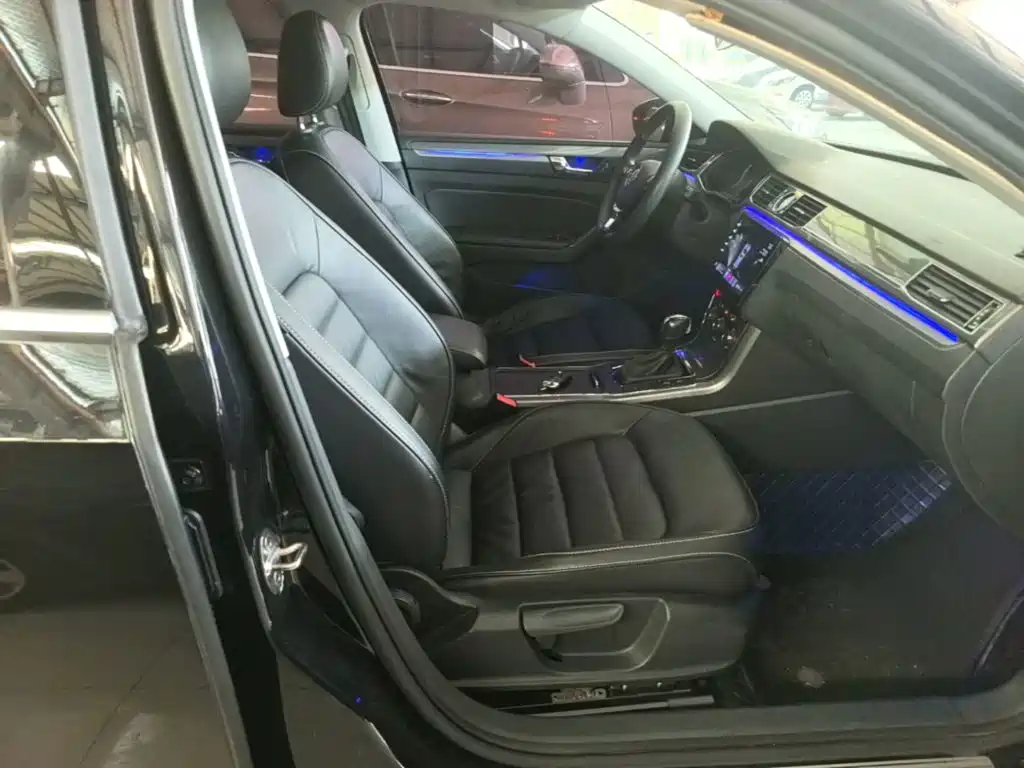 Volkswagen Passat — фото 25
