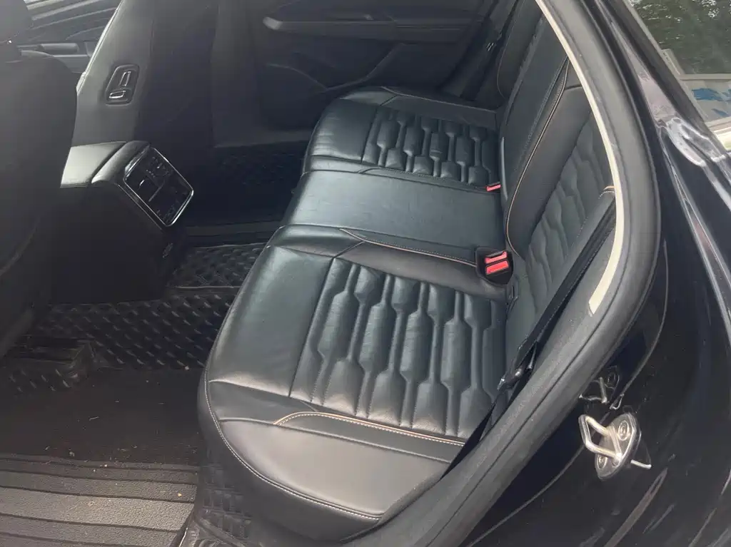 Volkswagen Passat — фото 11