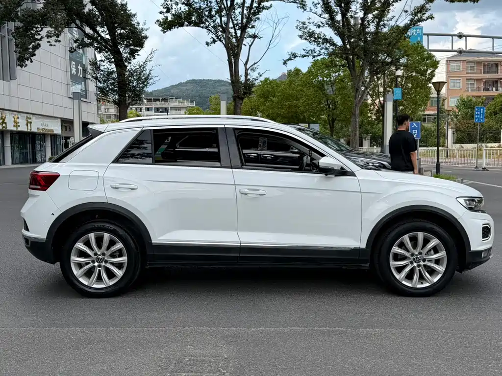 Volkswagen T-Roc — фото 4