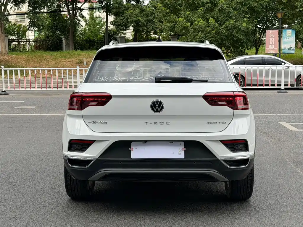 Volkswagen T-Roc — фото 6