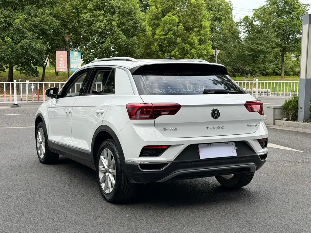 Volkswagen T-Roc — фото 7