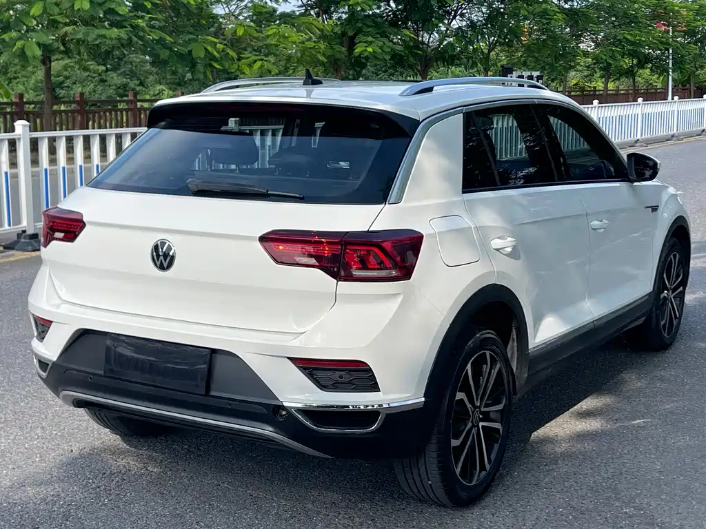 Volkswagen T-Roc — фото 6