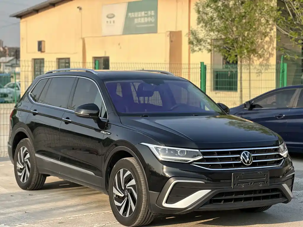Volkswagen Tiguan L — фото 3
