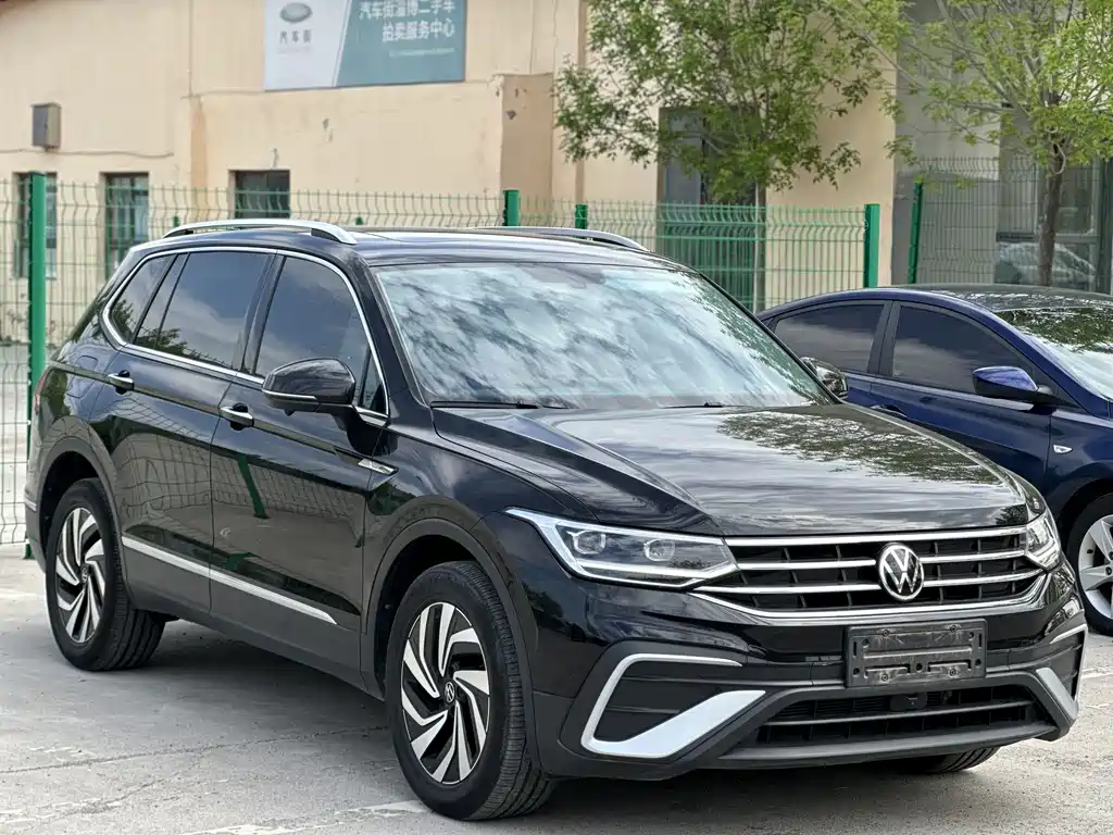 Volkswagen Tiguan L — фото 3