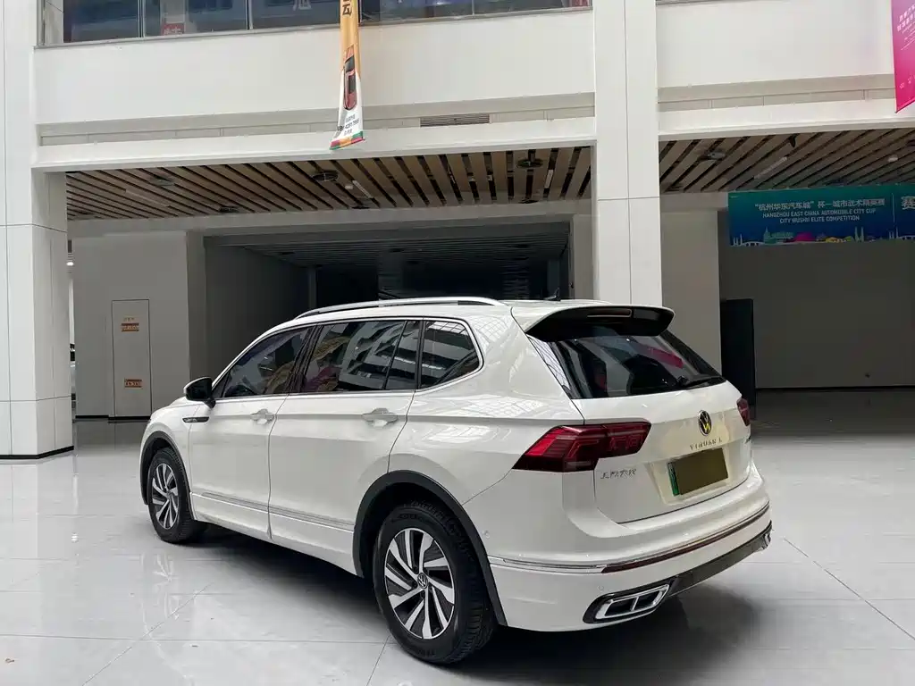 Volkswagen Tiguan L PHEV — фото 4